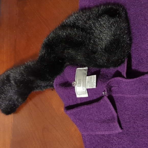 Size medium ladies boiled wool jacket by Lisa International with faux fur collar - Picture 7 of 7